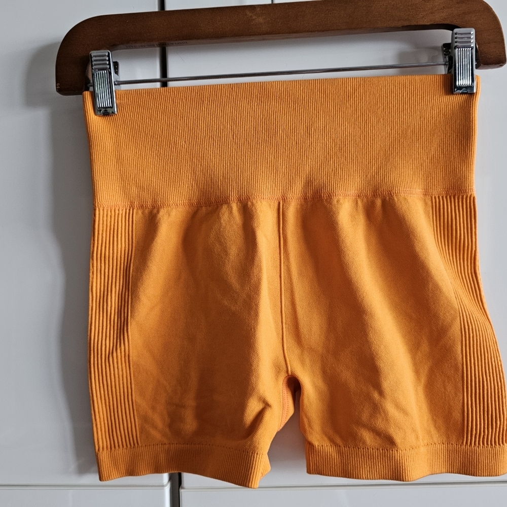 ✨ 3/$20✨ Ribbed Micro Seemless  Active Shorts - Picture 4 of 7